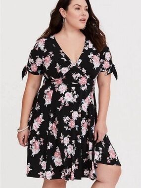 Torrid Black Floral Tie-Sleeve V-Neck Skater Dress — 00/ M/L